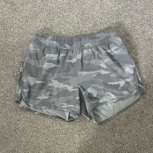 Light camo athelta shorts